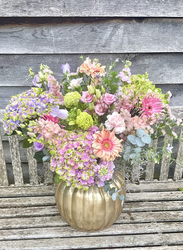Catch boeket lila rozige pastèlkleuren met hortensia