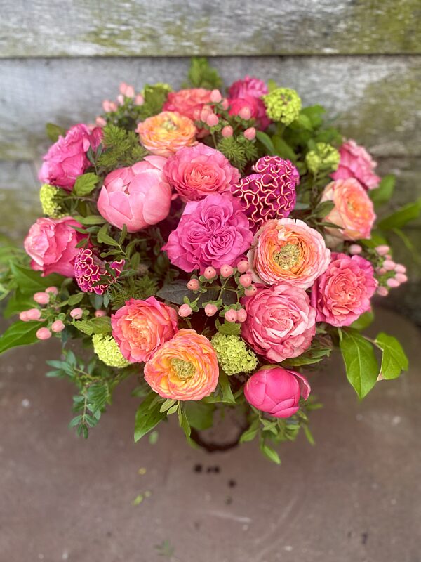 Catch boeket met pioenen en rozen