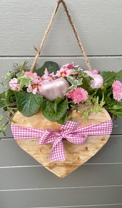 Catch houten bloemenhanger hartje vol lente plantjes