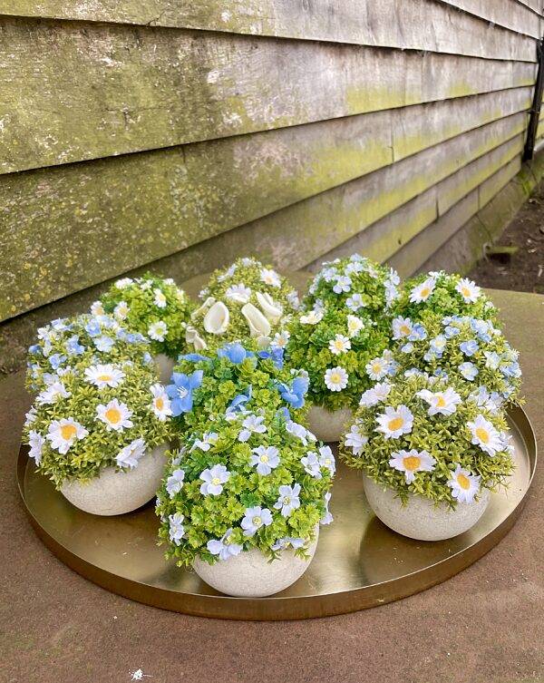 Catch kunstplantje met witte of blauwe kunstbloemetjes